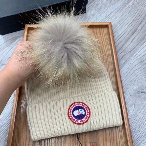 Canada Goose Beanie Hat - Picture 7 of 8